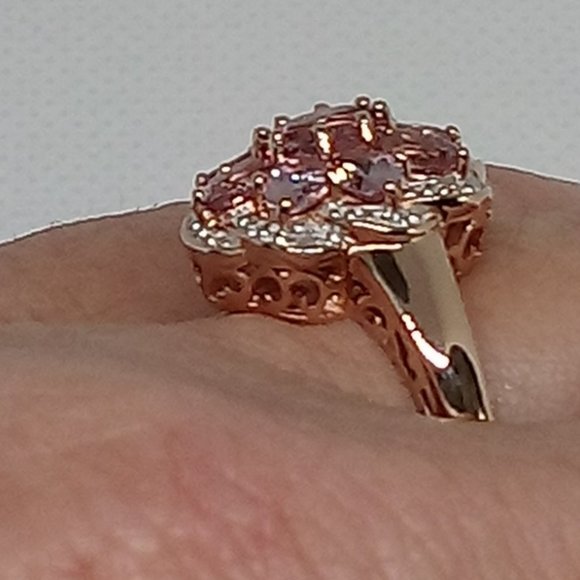 beautiful color shift garnet and diamond ring size 6! - Picture 9 of 10